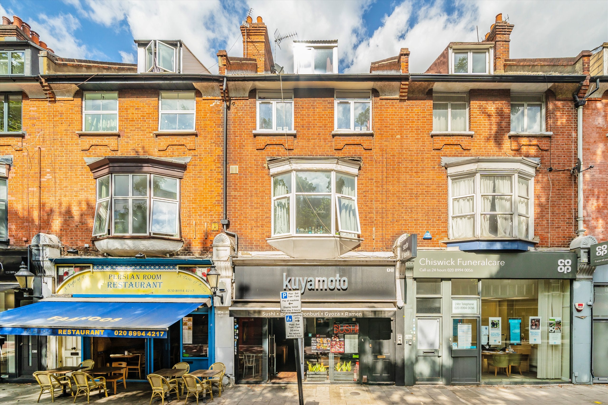 Flat Chiswick High Road in Greater London