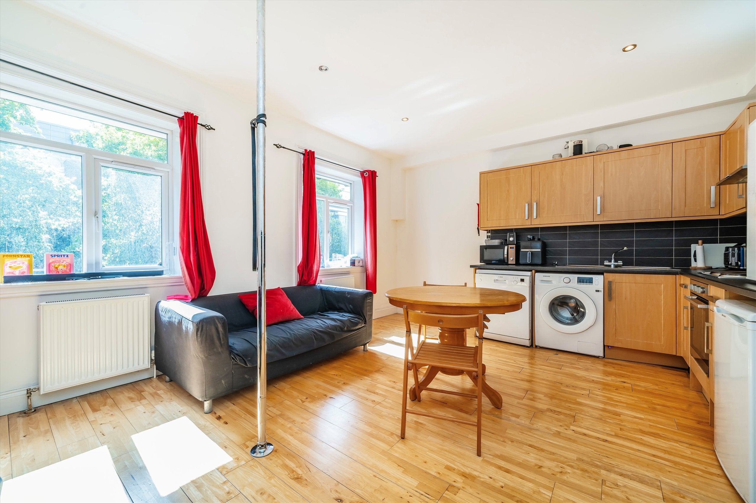 Flat Chiswick High Road in Greater London