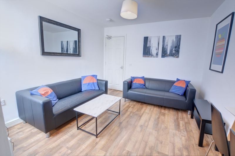 Flat Helmsley Road in Newcastle upon Tyne
