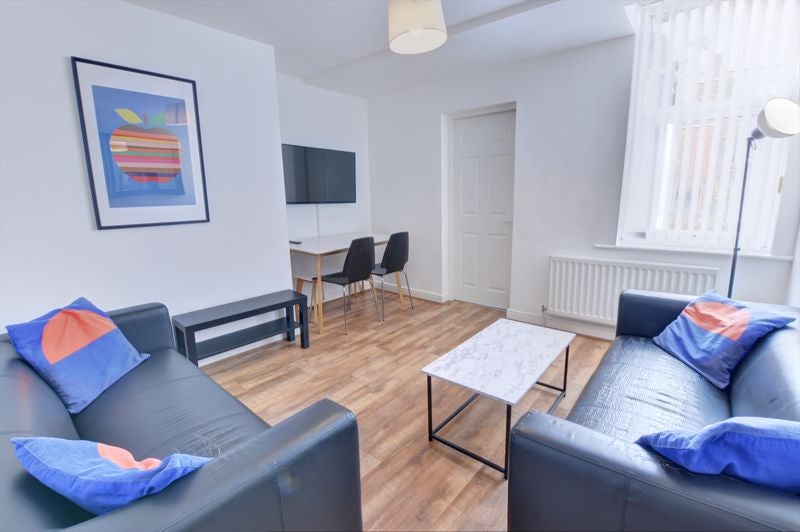 Flat Helmsley Road in Newcastle upon Tyne