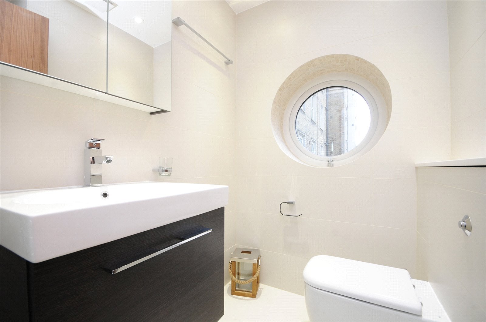 Flat Boydell Court in Greater London