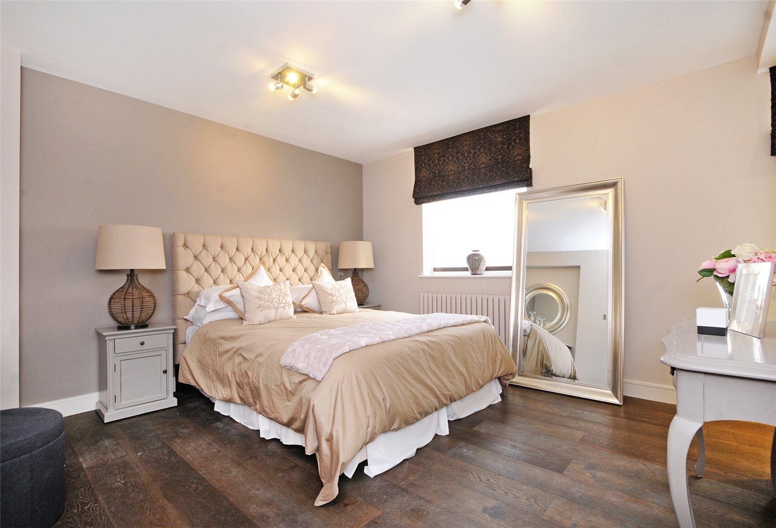 Flat Boydell Court in Greater London