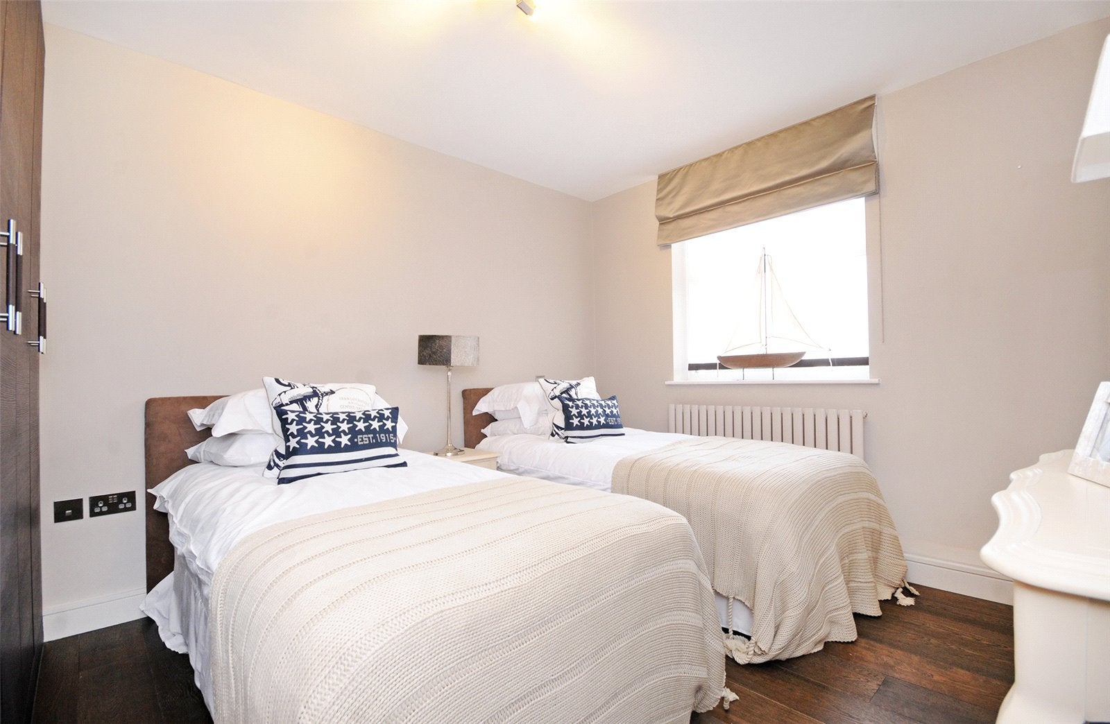 Flat Boydell Court in Greater London