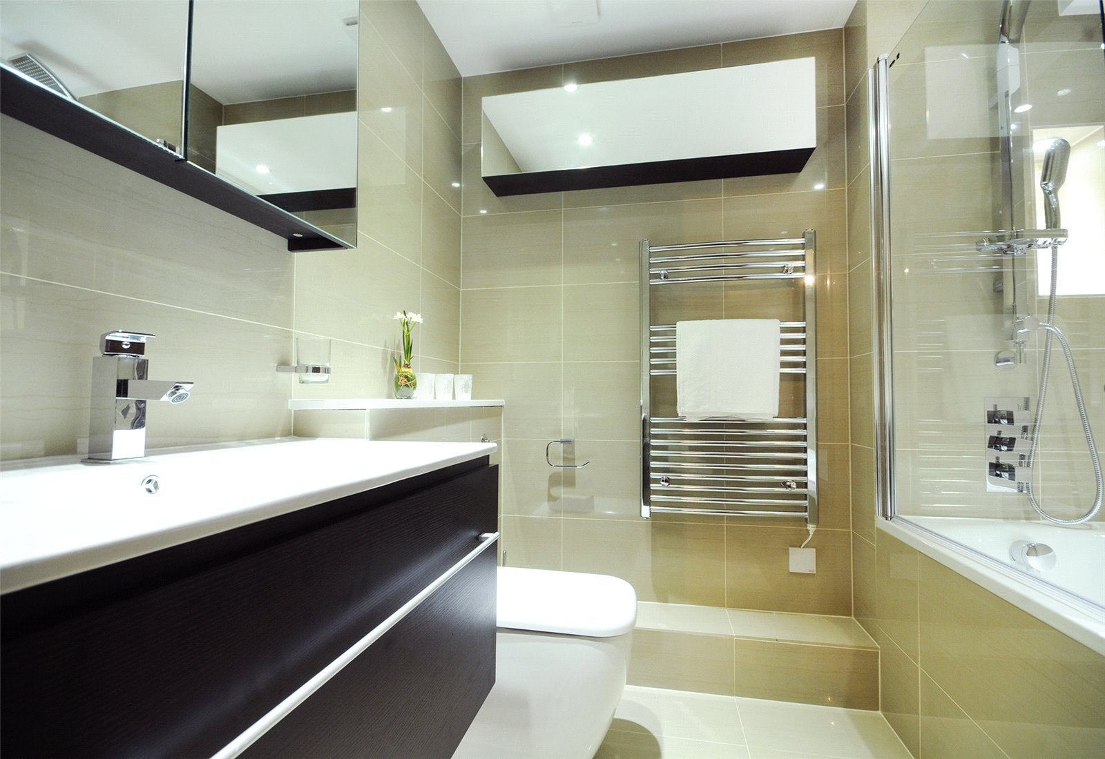 Flat Boydell Court in Greater London