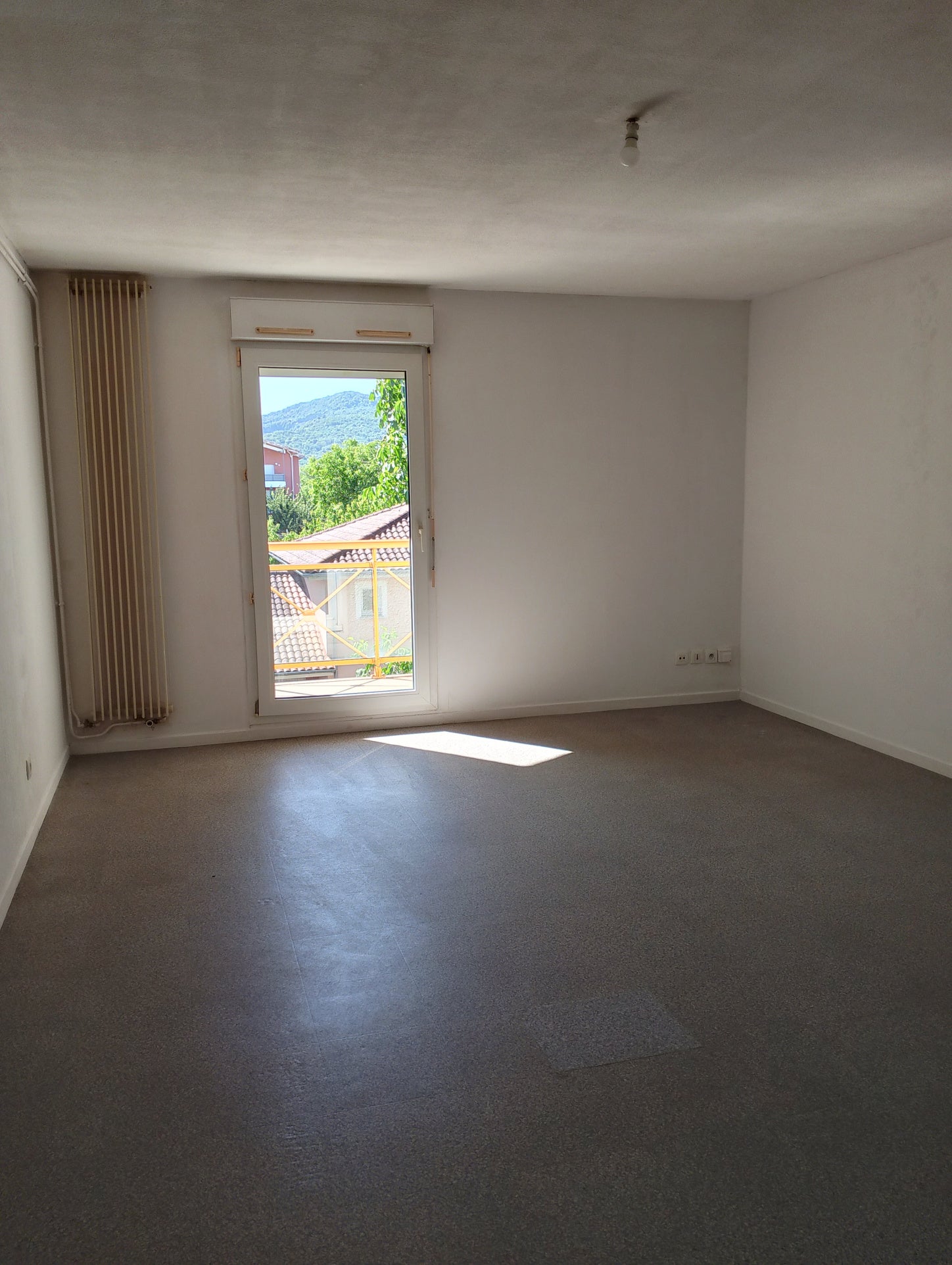 Appartement Place Robert Marcelpoil à Ambérieu-en-Bugey