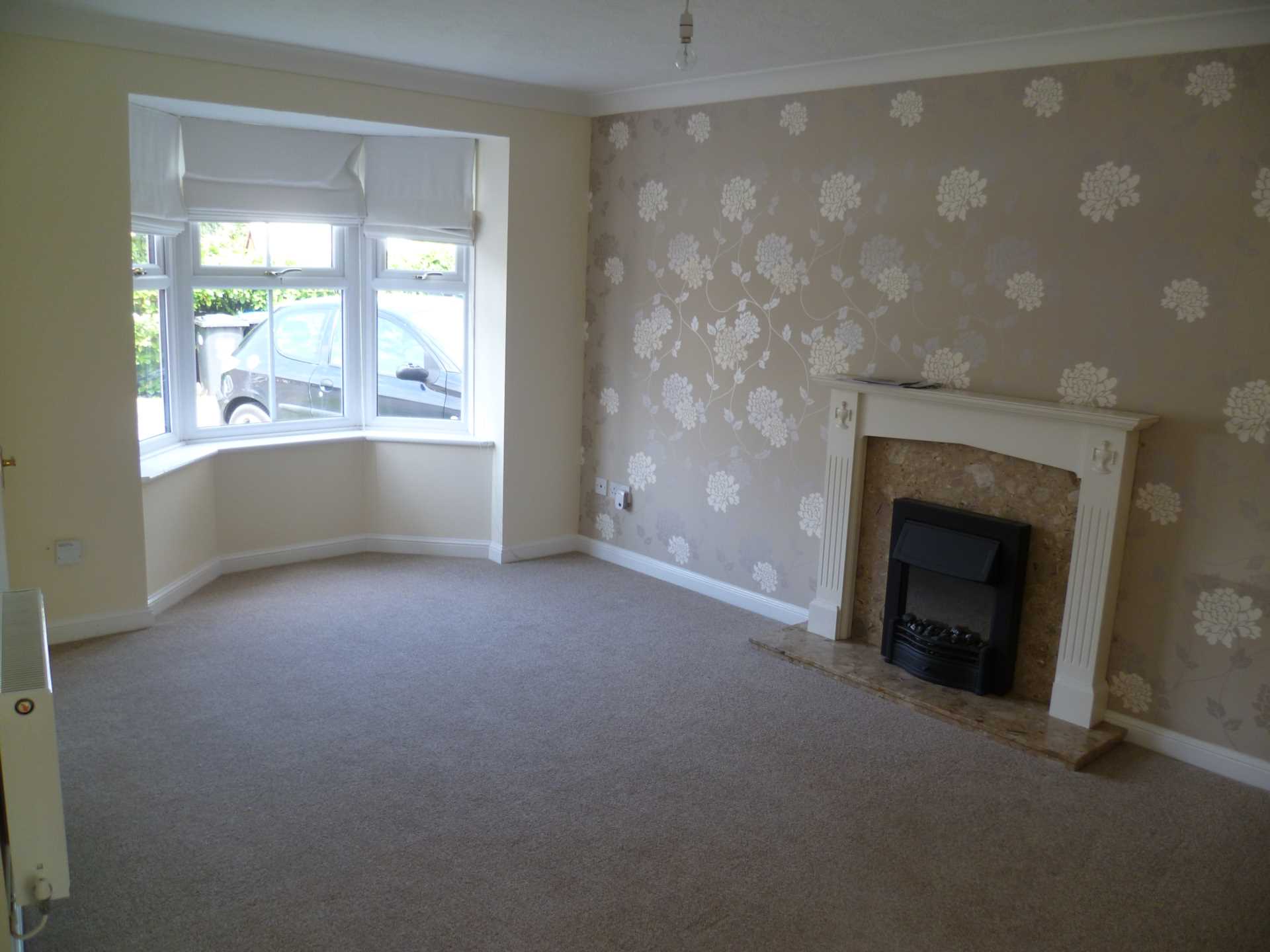 House Alexander Drive in Harborough