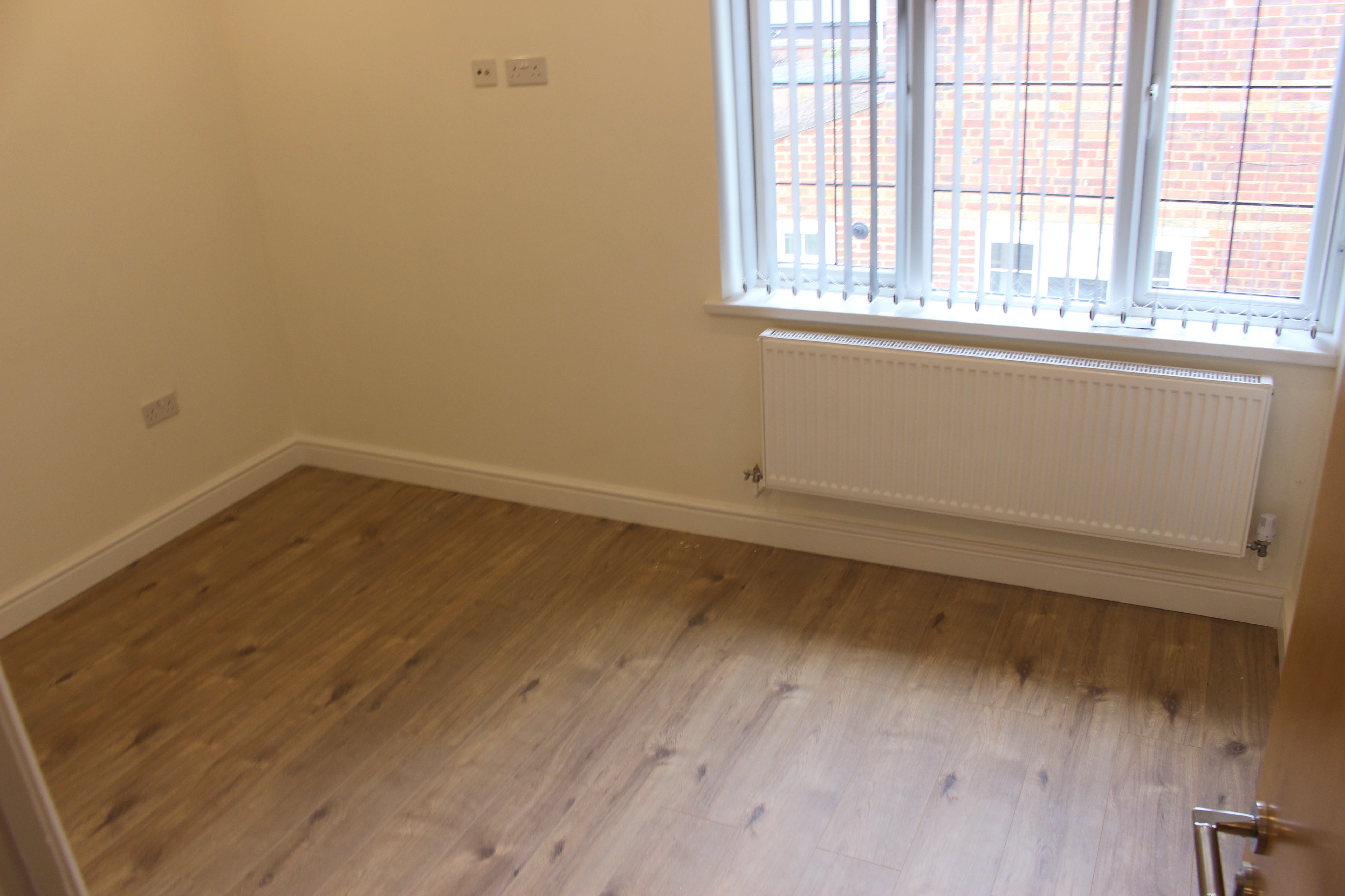 Flat Amersham Road in High Wycombe Community Board