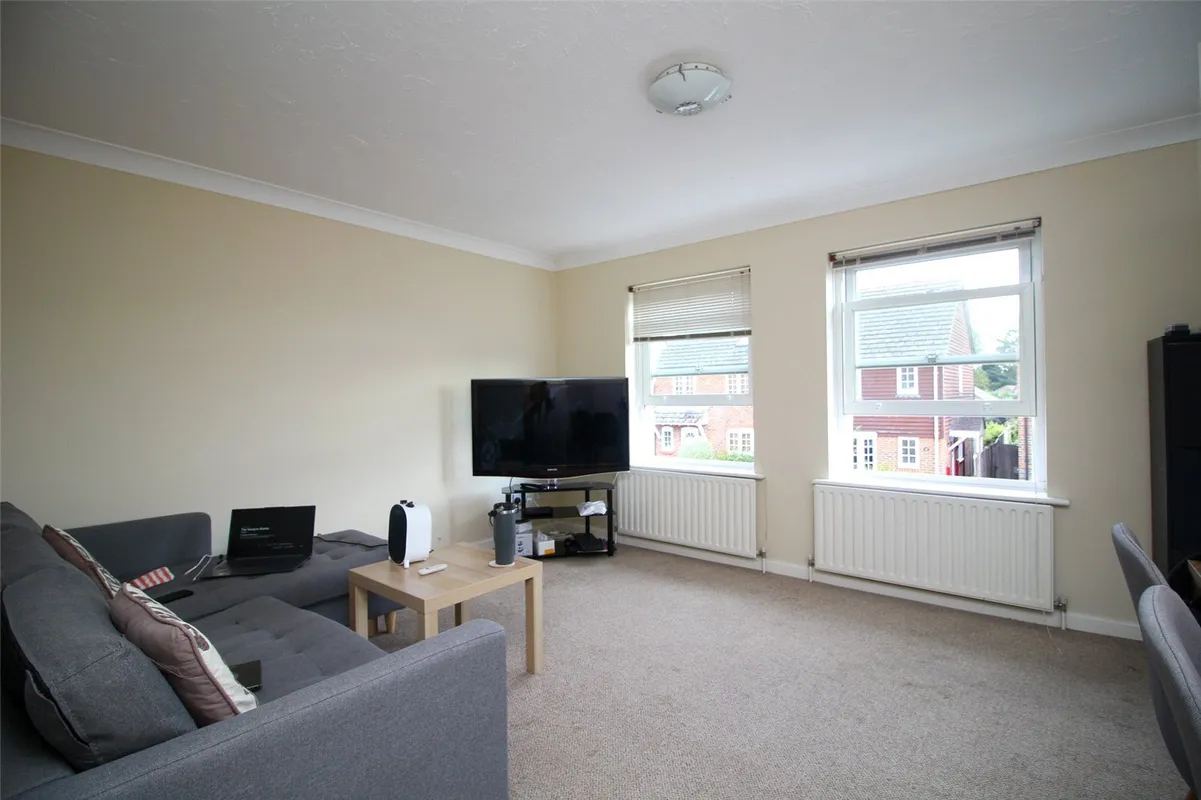 Flat Meadow Lane in Eastleigh