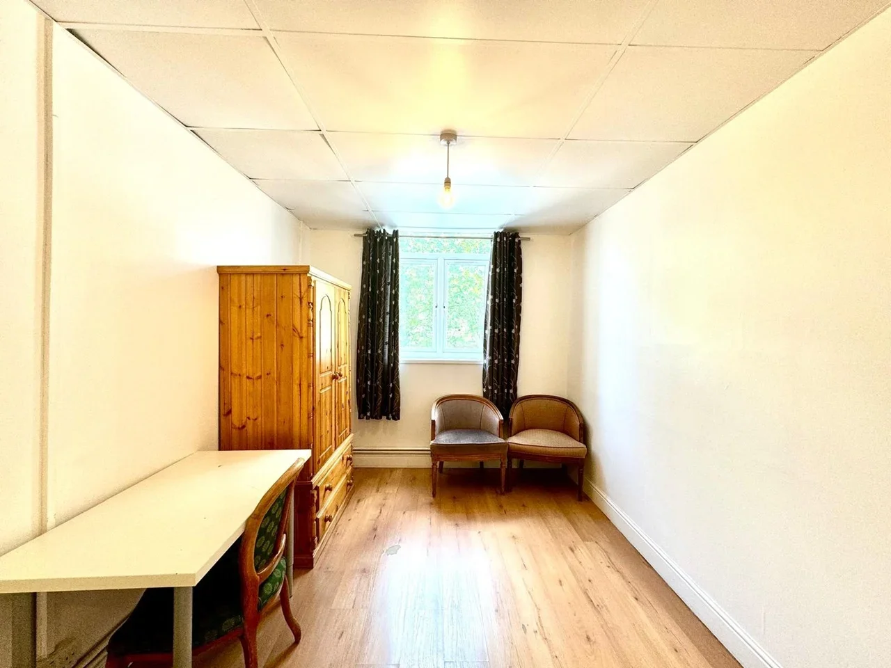 Flat Kember Street in Greater London