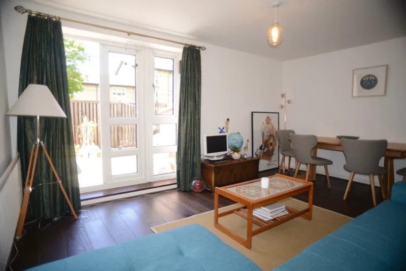 Flat Milton Court Road in Greater London