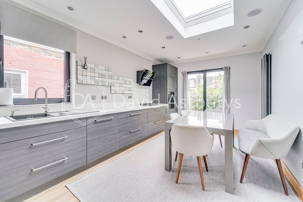 Flat Hampden Road in Greater London