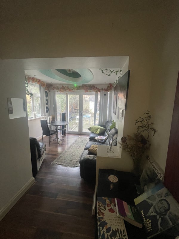 Room Trelawney Estate in Greater London
