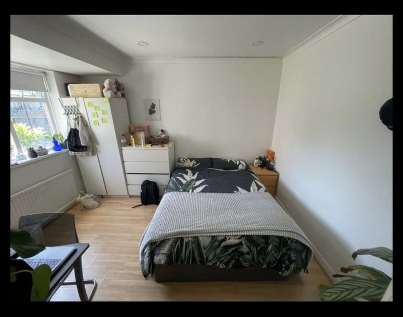 Room Trelawney Estate in Greater London