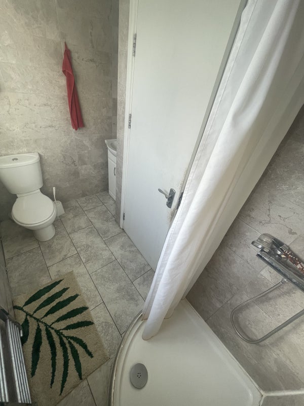 Room Trelawney Estate in Greater London