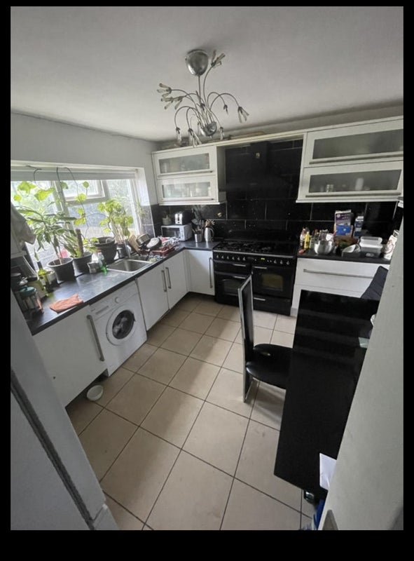 Room Trelawney Estate in Greater London