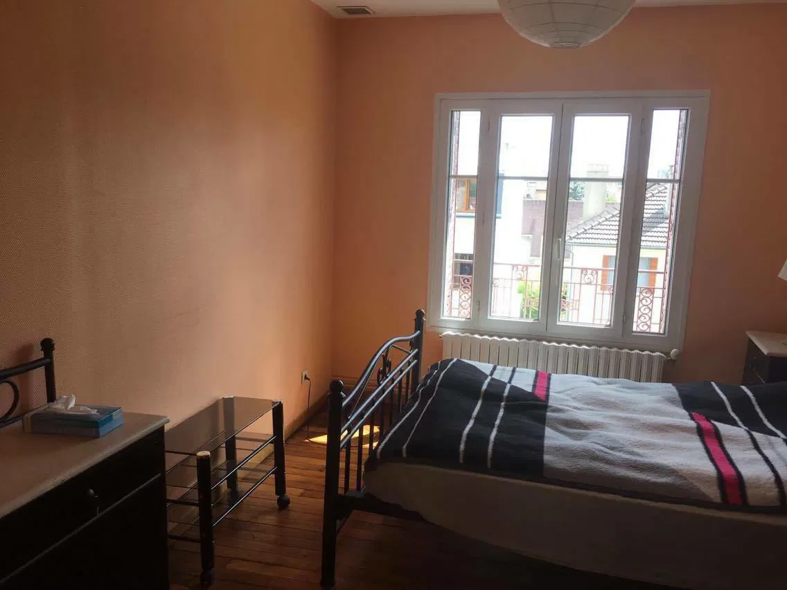 Chambre Rue Godon à Colombes