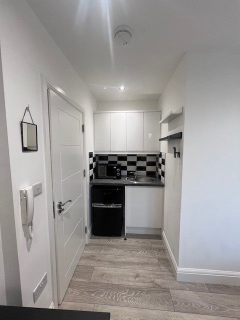 Room High Road in Greater London