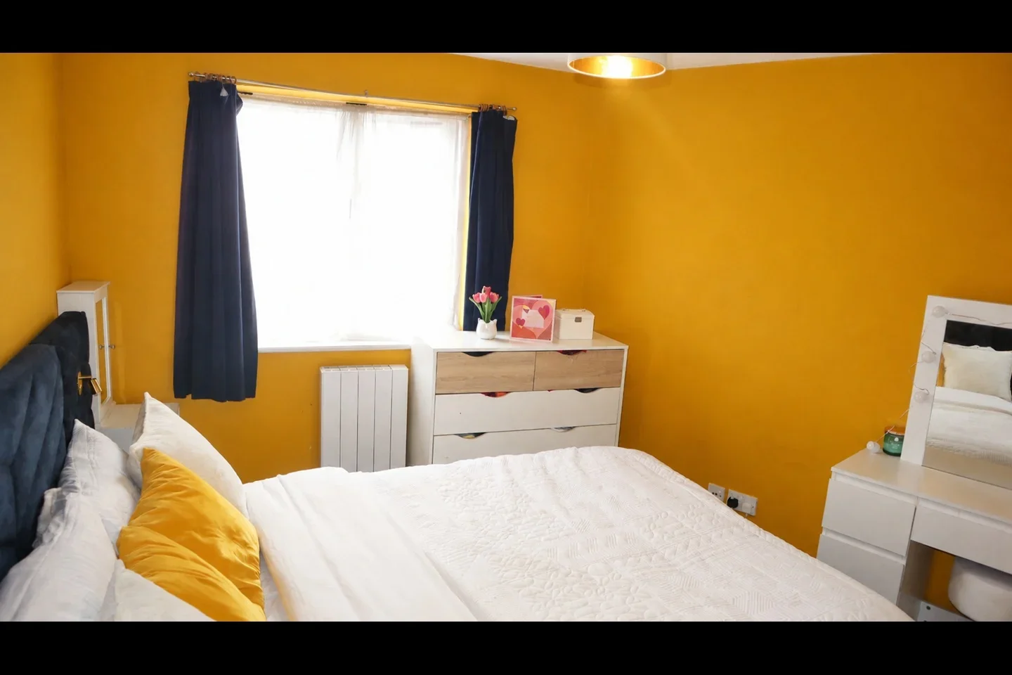 Flat Norbury Avenue in Watford