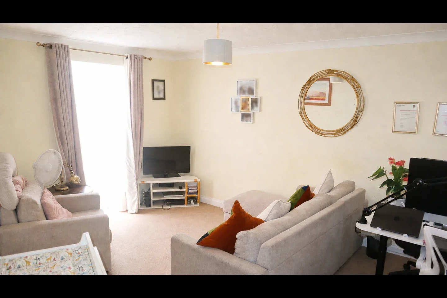 Flat Norbury Avenue in Watford