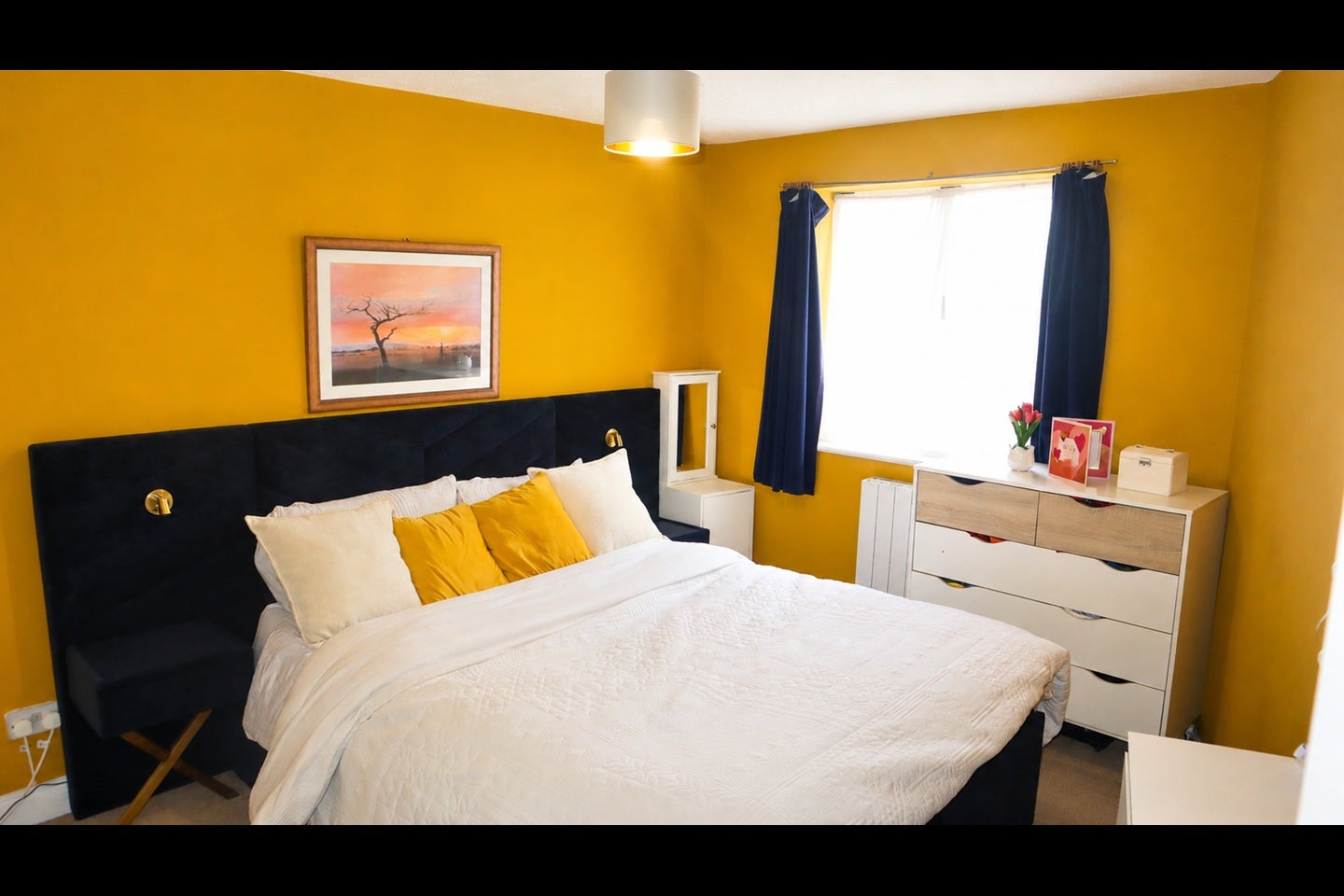 Flat Norbury Avenue in Watford