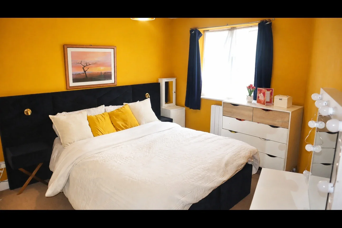 Flat Norbury Avenue in Watford
