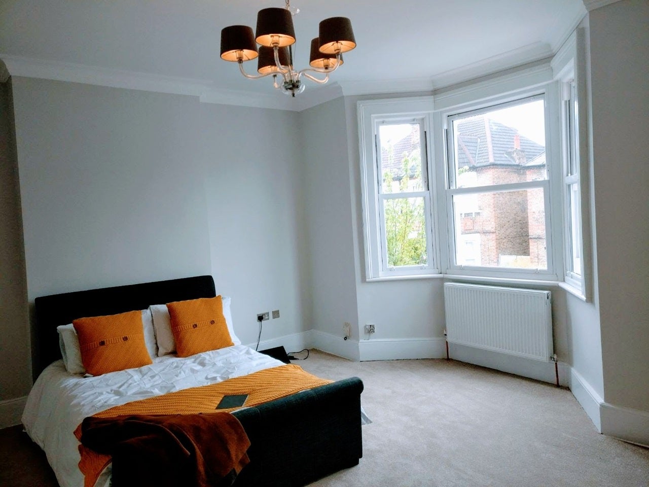 Flat Knighton Park Road in Greater London