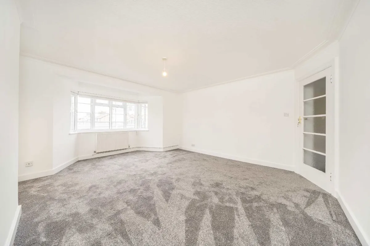 Flat Streatham High Road in Greater London