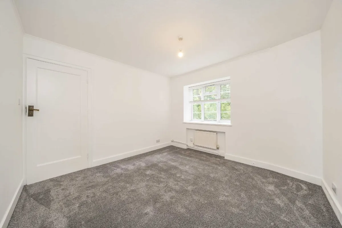 Flat Streatham High Road in Greater London