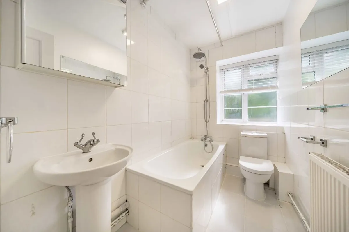 Flat Streatham High Road in Greater London