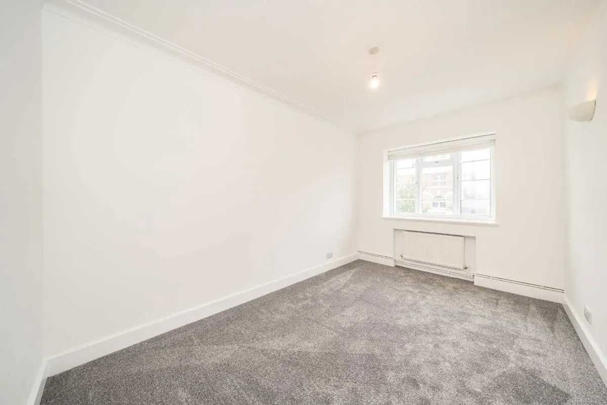 Flat Streatham High Road in Greater London