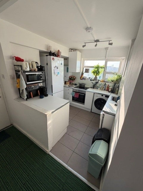 Room Binfield Road in Greater London