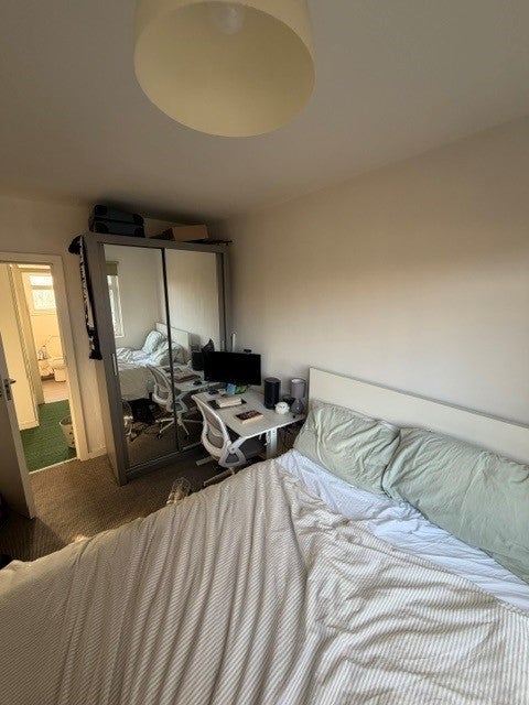 Room Binfield Road in Greater London