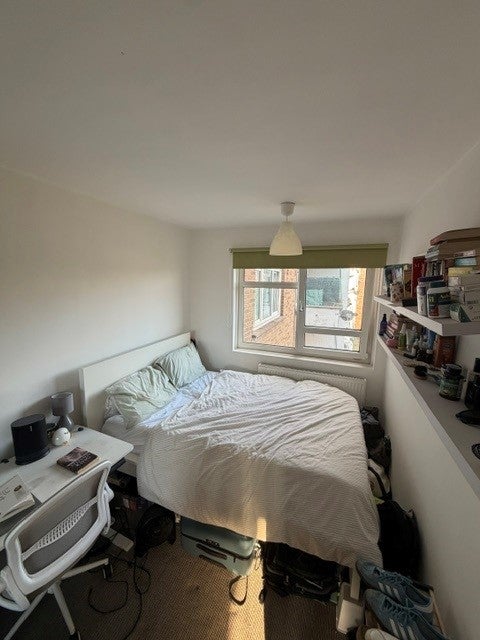 Room Binfield Road in Greater London