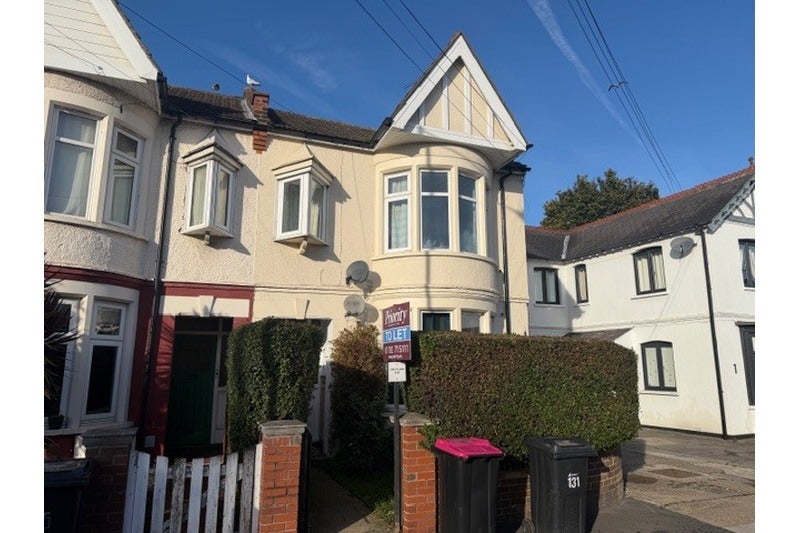 Flat Station Road in Southend-on-Sea