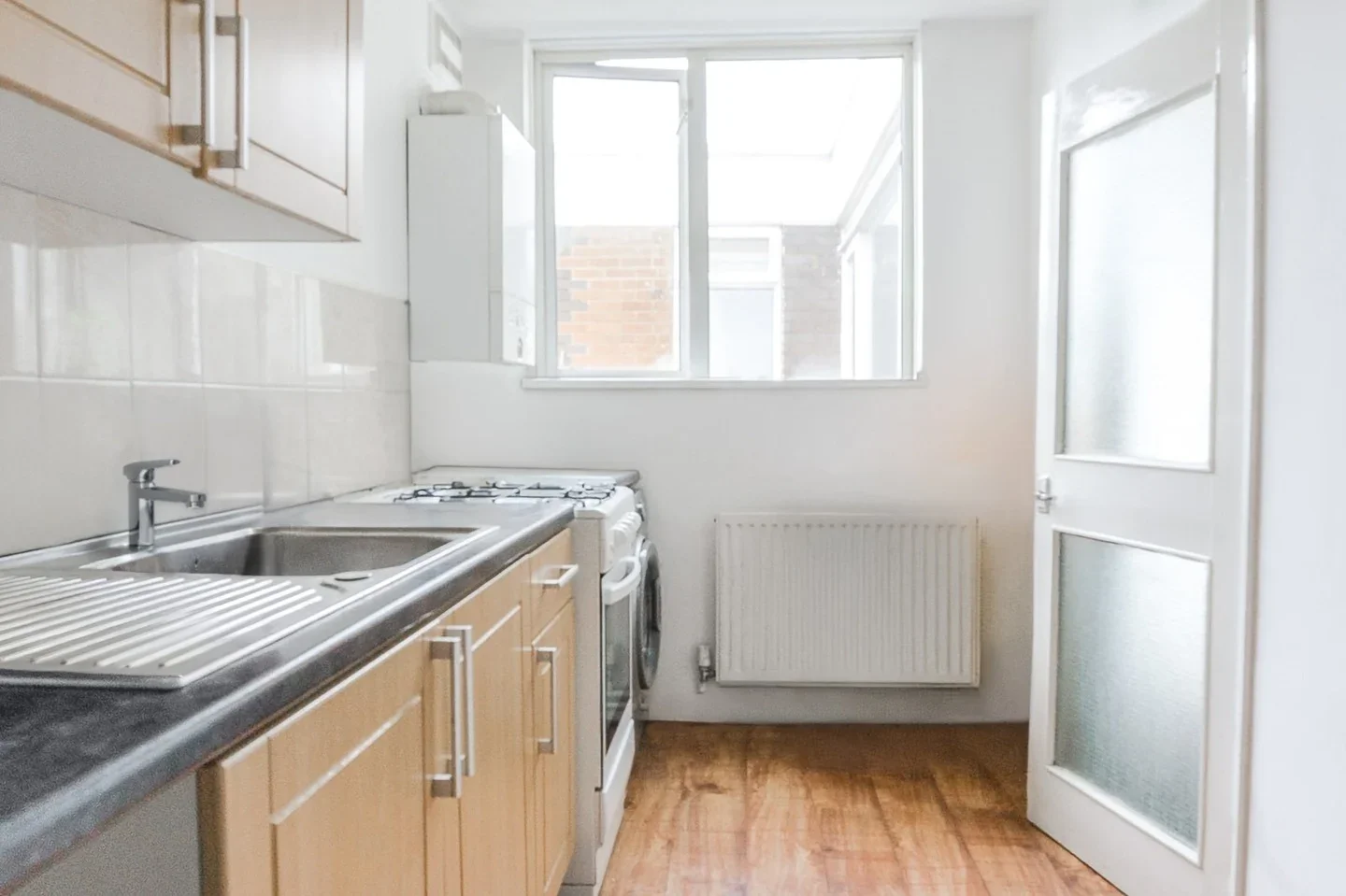 Room Guildford Road in Greater London