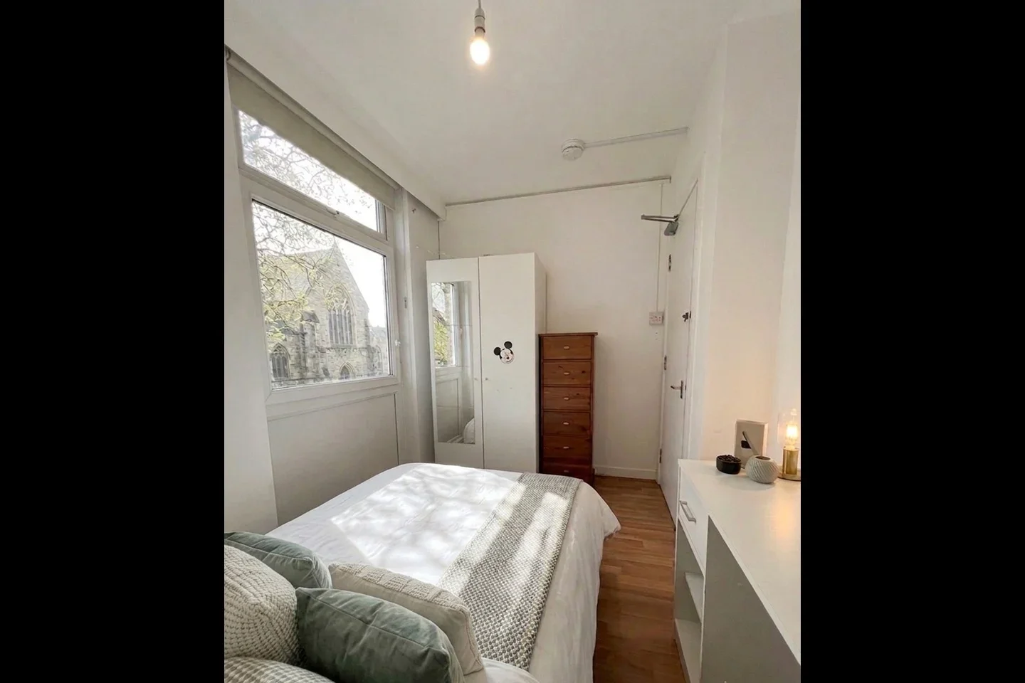 Room Guildford Road in Greater London