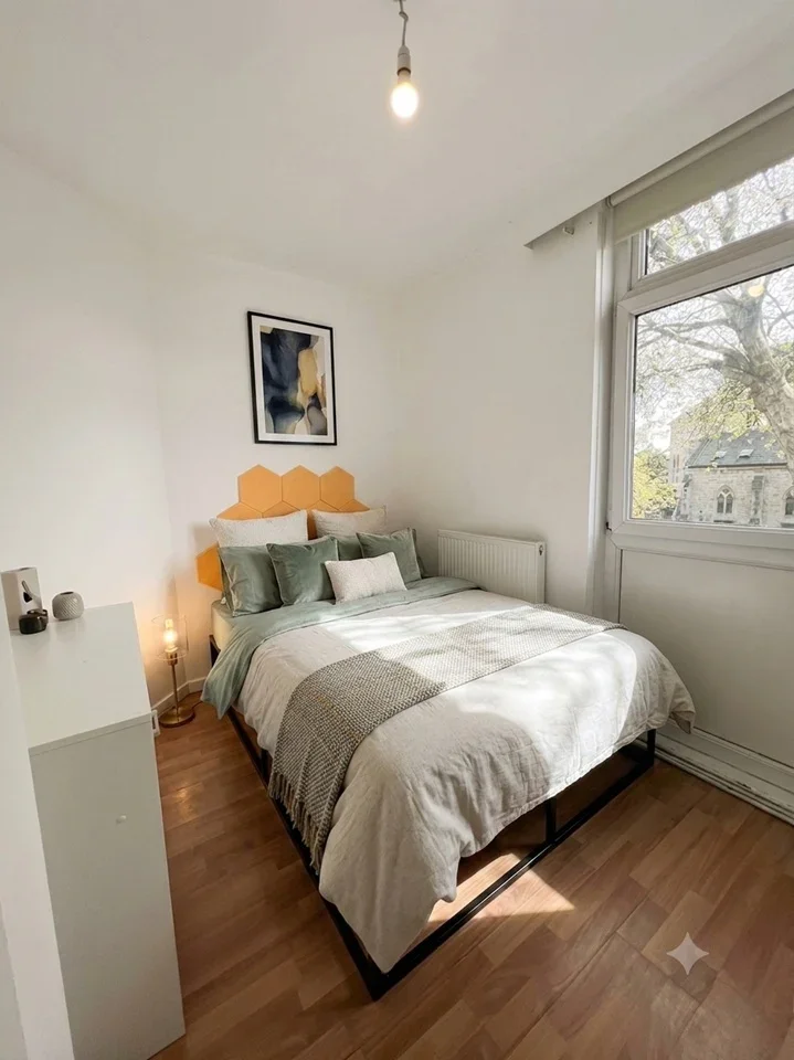 Room Guildford Road in Greater London