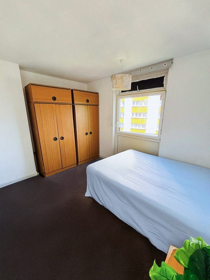 Room Guildford Road in Greater London