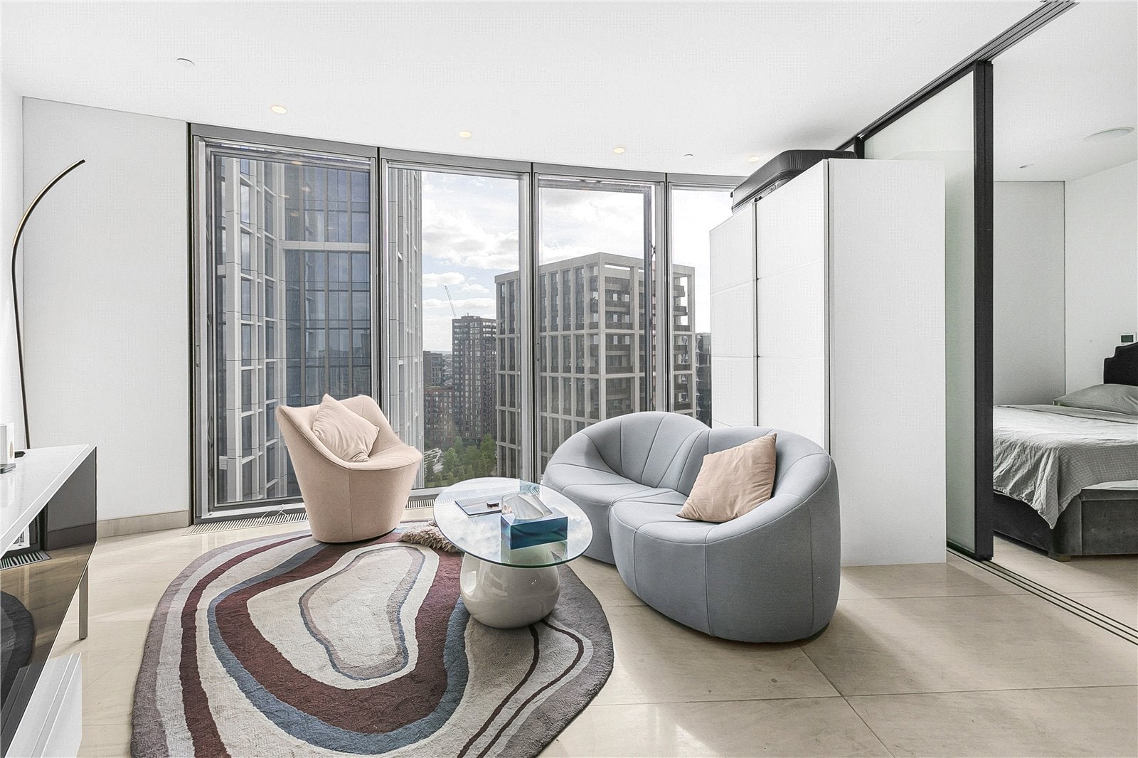 Flat Nine Elms Lane in Greater London