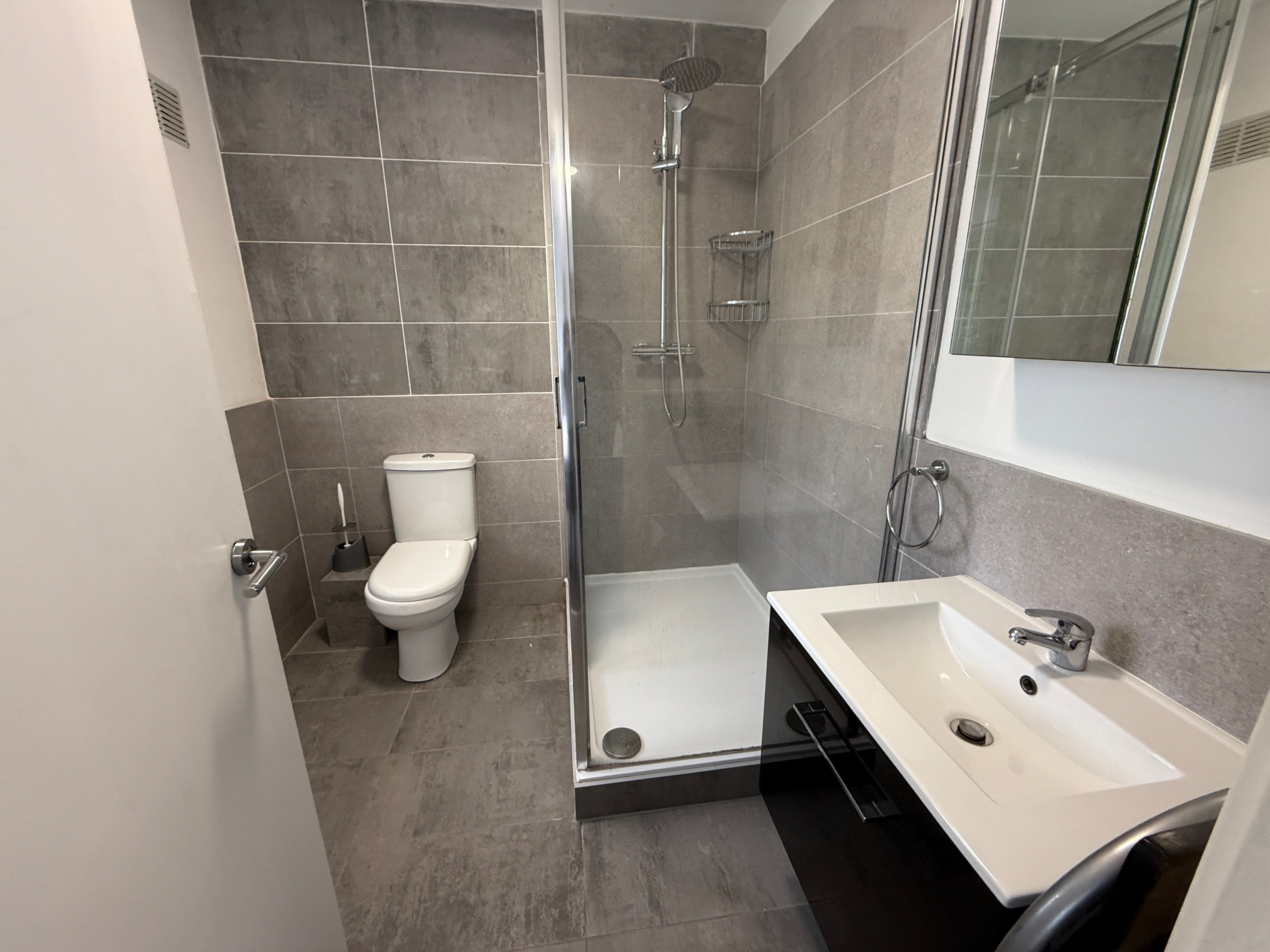 Room Harrowdene Road in London