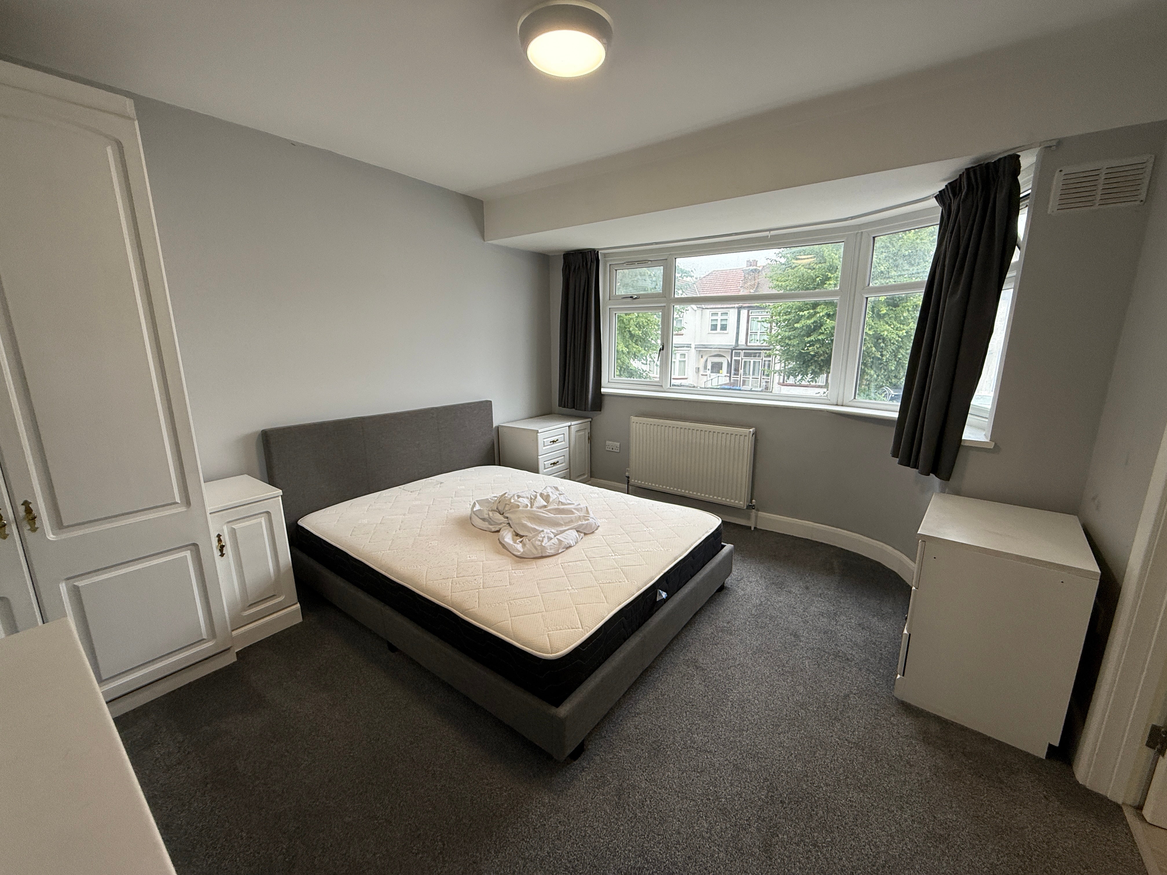 Room Harrowdene Road in London