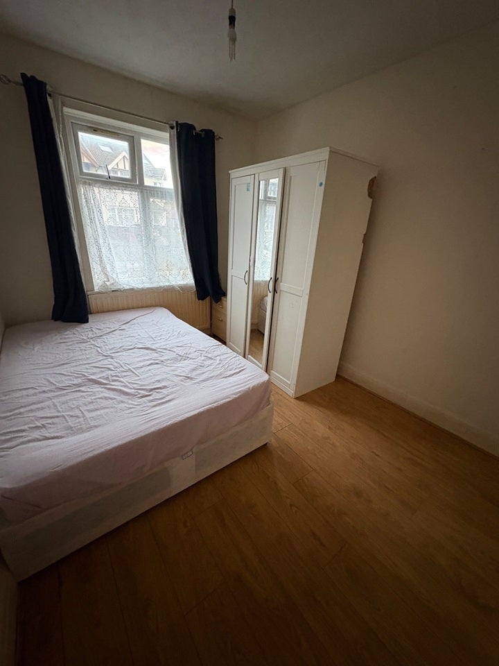 Room Beehive Lane in Greater London