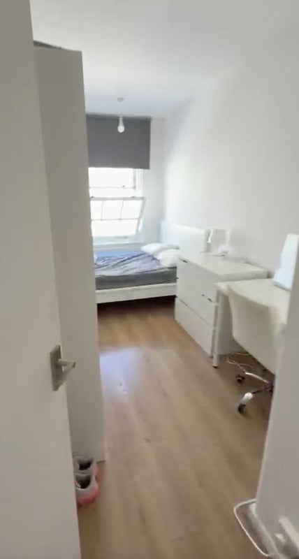 Room Rosebery Avenue in Greater London