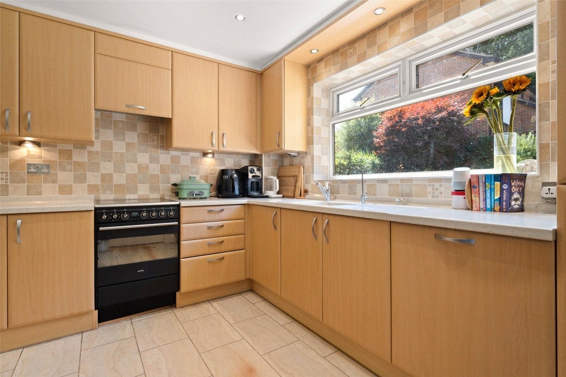 House Cumberland Way in Wokingham
