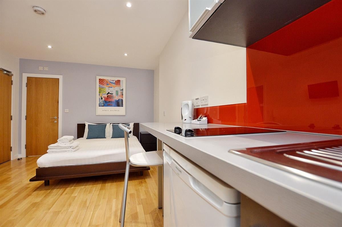 Flat Prince's Square in City of Westminster
