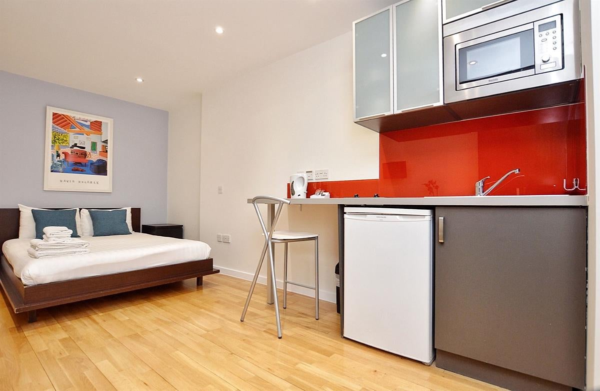 Flat Prince's Square in City of Westminster