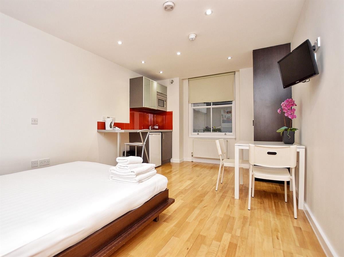 Flat Prince's Square in City of Westminster