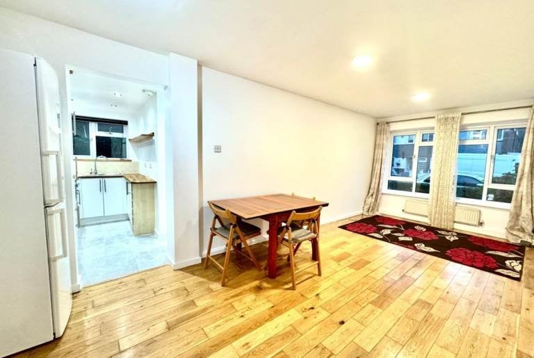 Flat Llanover Road in Greater London
