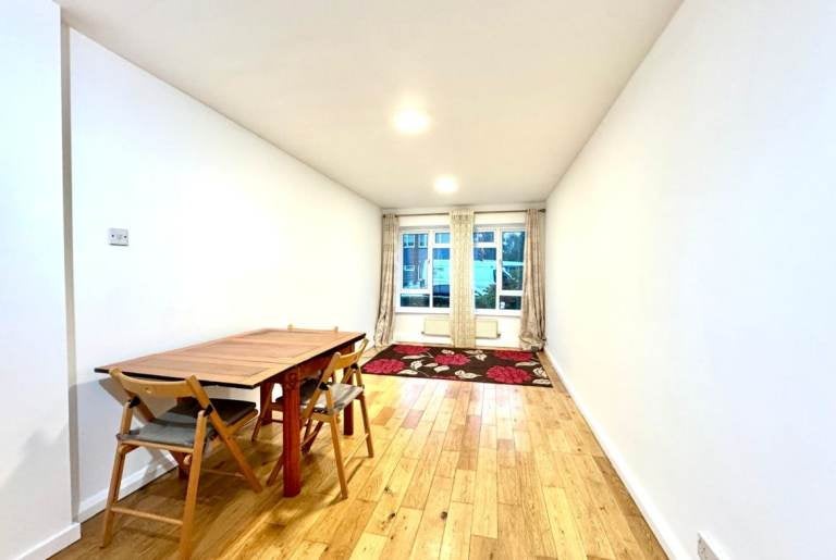 Flat Llanover Road in Greater London