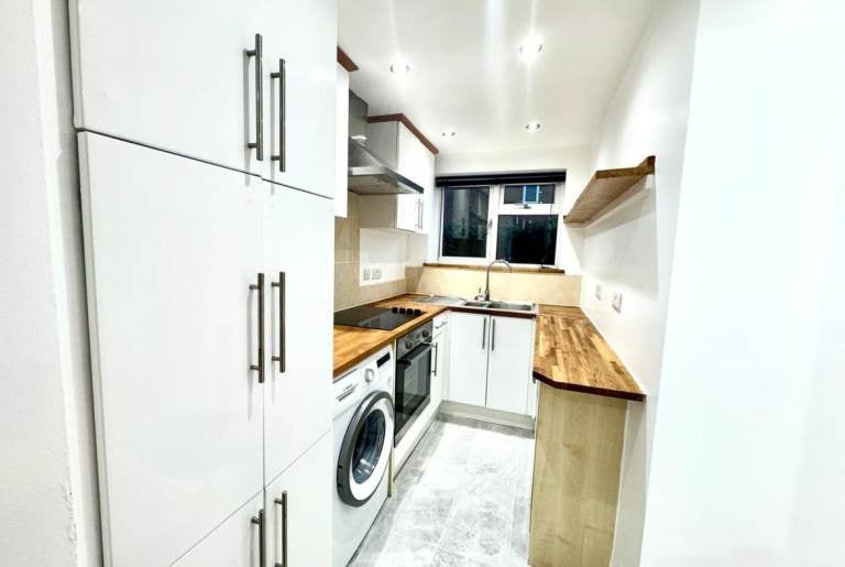 Flat Llanover Road in Greater London